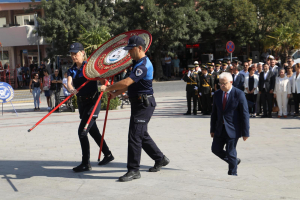 Burhaniye’de 30 Ağustos Zafer Bayramı’nın 102. yılı büyük bir coşkuyla kutlanıyor. Gün boyunca süren etkinlikler, akşam Demet Akalın konseriyle son bulacak.