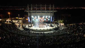 Burhaniye-Ören'de düzenlenen 34. Turizm, Kültür ve Sanat Festivali'nde Serhan Asker'in canlı yayını, Merdan Yanardağ söyleşisi ve Feridun Düzağaç konseri gibi etkinliklerle dolu dolu bir gün yaşandı.