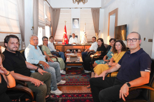 Kültür ve Turizm Bakanlığı uzmanları, Ayvalık Belediyesi'nin UNESCO Dünya Mirası Listesi başvuru sürecinde gerçekleştirdiği çalışmaları incelemek ve değerlendirmek için Ayvalık’a geldi. Toplantıda, Ayvalık’ın tarihsel süreci, yönetim planındaki ilerlemeler ve başvuru dosyasının mevcut durumu ele alındı.