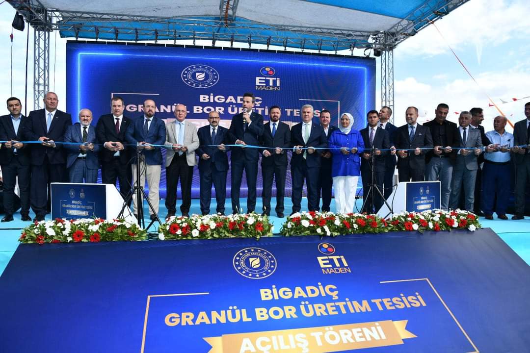 AK Parti Balıkesir'de düzenlenen Türkiye Buluşmaları programı büyük bir coşkuyla gerçekleştirildi. Balıkesir'de enerji yatırımları ve toplumsal buluşmalarla önemli adımlar atıldı.