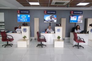 Altıeylül Belediyesi, Mikrofinans Şubesi ile dar gelirli ve kadın girişimcilere teminat gerektirmeyen mikrokredi imkânı sunarak ekonomik kalkınmayı destekliyor.