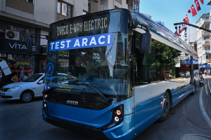 Balıkesir elektrikli otobüs, Başkan Ahmet Akın test sürüşü, sürdürülebilir ulaşım Balıkesir, elektrikli araçlar Balıkesir, Balıkesir toplu taşıma, temiz enerji otobüs, fosil yakıt alternatifleri, çevreci ulaşım çözümleri