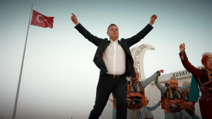 Balıkesir Büyükşehir Belediyesi, 6 Eylül Balıkesir’in kurtuluşunun 102. yılı onuruna anlamlı bir film hazırladı. Başkan Ahmet Akın, dedesi Gönenli Ahmet Efe için zeybek oynayarak bu özel günü kutladı.