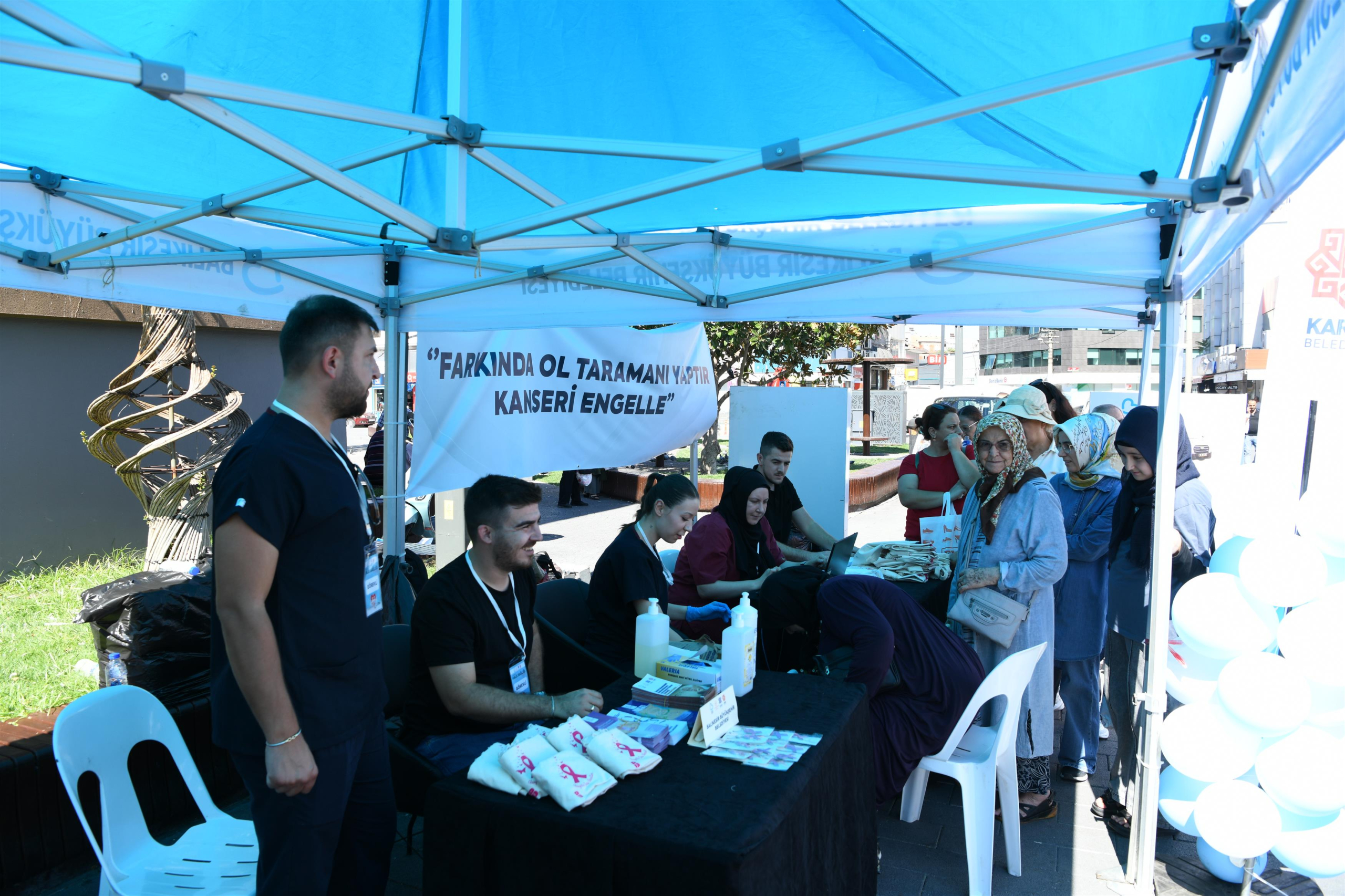 Balıkesir Büyükşehir Belediyesi, 3-9 Eylül Halk Sağlığı Haftası kapsamında kanser taramaları ve kemik ölçümleri gibi sağlık hizmetlerini vatandaşlara ücretsiz olarak sundu. Etkinlikte sağlık bilgilendirmeleri de yapıldı.