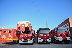 Balıkesir Büyükşehir Belediyesi İtfaiye Teşkilatı, İtfaiye Haftası'nı çeşitli etkinliklerle kutluyor. Başkan Ahmet Akın, itfaiyeyi Türkiye'nin en güçlü teşkilatlarından biri yapacaklarını söyledi.