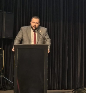 Burhaniye Belediye Meclis Üyesi Burak Filiz, CHP Balıkesir Gençlik Kolları Kongresi'nde yaptığı konuşmada gençlere seslenerek Cumhuriyet'in değerlerine sahip çıkma ve daha modern bir Türkiye için birlikte çalışmanın önemini vurguladı.