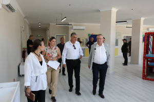 Edremit Belediyesi tarafından Altınoluk’ta hayata geçirilen Asiye Çifci Kreş ve Gündüz Bakımevi, 3-6 yaş aralığındaki çocuklar için eğitim ve bakım hizmeti sunmaya hazır.