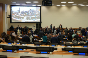 Balıkesir Büyükşehir Belediye Başkanı Ahmet Akın, Birleşmiş Milletler'deki temasları kapsamında Balıkesir’in sürdürülebilir kalkınma projelerini dünya ile paylaştı. BM’de konuşan Akın, yeşil dönüşüm ve sıfır karbon hedeflerine yönelik stratejik adımlar atıldığını belirtti.