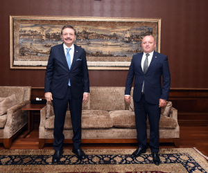 Burhaniye Ticaret Odası Başkanı Hasan Varol, TOBB Başkanı Rifat Hisarcıklıoğlu ile Ankara'da gerçekleştirdiği görüşmede bölgenin sanayi projelerini masaya yatırdı. Görüşmede, Ticaret Odası Sanayi Sitesi projesi ve üyelerin talepleri ele alındı.