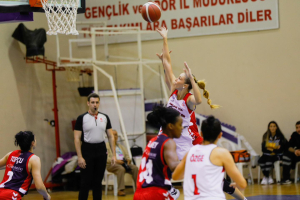 Aslan Yol Burhaniye Belediyespor, TKBL 6. hafta maçında Kırklareli Belediyesi Fen Bilimleri'ni 86-78 mağlup etti. Shelby Cheslek'in etkileyici performansı galibiyette önemli rol oynadı. 