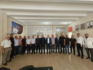 AK Parti, 8. Olağan Büyük Kongre hazırlıklarına hız kesmeden devam ediyor. İlçe ve il kongreleri sonrası, Nisan ayında büyük kongre gerçekleştirilecek. AK Parti, vatandaşların taleplerini Cumhurbaşkanı Erdoğan’a doğrudan iletecek.