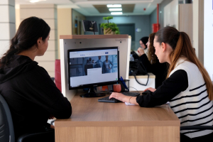 Altıeylül Belediyesi'nin hayata geçirdiği "Altıeylül Kariyer" platformu ile iş arayanlar ve işverenler bir araya geliyor. Kariyer Masası ile birebir destek sunuluyor. Detaylar haberimizde!