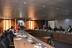 Balıkesir Büyükşehir Belediyesi, depreme dayanıklı bir kent inşa etmek için İl Yerel Deprem Kurulu'nu kuruyor. Uzmanlarla birlikte çalışarak, depreme karşı önlemler alacak.