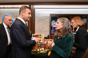 ABD İstanbul Başkonsolosu Julie A. Eadeh, Balıkesir Büyükşehir Belediye Başkanı Ahmet Akın'ı ziyaret etti. Ziyarette, şehirdeki sürdürülebilir projeler ve iş birliği fırsatları konuşuldu.