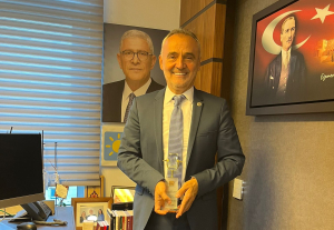 İYİ Parti’nin Ağustos ayı en başarılı milletvekili Prof. Dr. Mehmet Akalın seçildi. TRend Medya'nın gerçekleştirdiği dijital anket, binlerce kişinin katılımıyla sonuçlandı.
