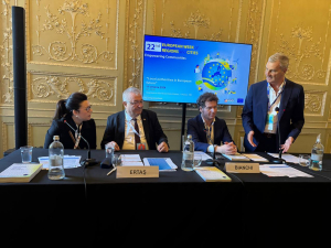 Edremit Belediyesi, İtalya'da gerçekleştirilen önemli bir ziyaretle iklim değişikliğiyle mücadelede yeni adımlar atıyor. Başkan Mehmet Ertaş, genç katılımı ile dayanıklı şehirler için projeleri hayata geçirmeyi hedefliyor.