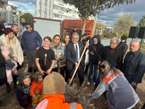 Bandırma Belediyesi, 25 Kasım Kadına Yönelik Şiddete Karşı Uluslararası Mücadele Günü'nde anlamlı bir etkinlik düzenleyerek, katledilen kadınlar anısına "Yaşam Ormanı" oluşturdu ve 411 fidan dikti.