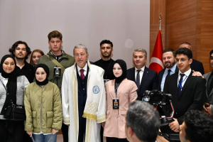  Kayseri Milletvekili ve TBMM Millî Savunma Komisyonu Başkanı Hulusi Akar, Balıkesir’de gerçekleştirdiği iki günlük ziyaret programında savunma ve güvenlik konularında önemli mesajlar verdi.