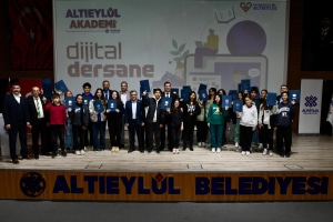 Altıeylül Belediyesi, öğrencilere eğitimde fırsat eşitliği sağlamak için "Altıeylül Akademi Dijital Dershane" platformunu hizmete sundu. Dijital içeriklerle desteklenen platform, akademik başarıyı artırmayı hedefliyor.