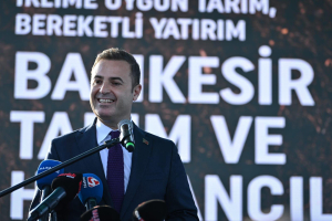  "Balıkesir'de başlayan Tarım ve Hayvancılık Fuarı ile bölgenin tarım potansiyeli gözler önüne serildi. Başkan Ahmet Akın, Balıkesir’e modern bir fuar merkezi kazandıracaklarını duyurdu."