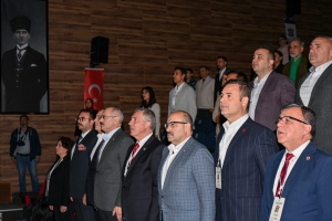 Balıkesir Büyükşehir Belediyesi, spor yatırımlarına hız veriyor. Ali Hikmet Paşa Tesisleri’nde açılacak yeni spor merkezi ile Balıkesir, sporda öncü şehir olma yolunda ilerliyor. Başkan Ahmet Akın’ın açıklamaları ve zirvenin detayları haberimizde.