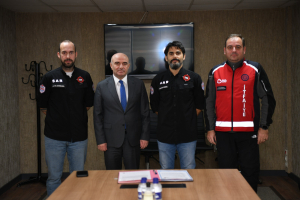 Balıkesir Büyükşehir Belediyesi ve SAR Arama Kurtarma Derneği arasında imzalanan protokol ile afetlere karşı daha hazırlıklı ve dirençli bir kent hedefleniyor. Bu iş birliği, acil durum müdahale gücünü artırarak Balıkesir’i afetlere karşı koruyacak.