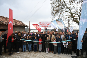 Balıkesir Büyükşehir Belediye Başkanı Ahmet Akın, Altıeylül Kılcılar Köyü’nde Köy Konağı toplantı salonunun açılışını gerçekleştirdi. Akın, köylerin ihtiyaçlarını tespit ederek sorunları çözeceklerini vurguladı.