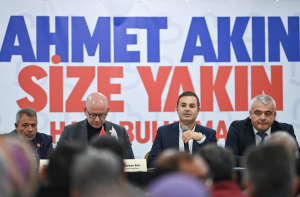 Balıkesir Büyükşehir Belediye Başkanı Ahmet Akın, Savaştepe Halk Buluşması'nda ilçeye Tıbbiyeli Hikmet Sağlık Merkezi, Kent Lokantası ve kreş kazandıracaklarını müjdeledi. Üretim ve altyapı projeleriyle Savaştepe hak ettiği hizmetlere kavuşuyor!