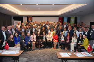 EMARÇEB, Denizli Pamukkale’deki toplantısında tüzüğünü güncelleyerek adını T.C. Çevreci Belediyeler Birliği olarak değiştirdi. 127 üye belediye ile Türkiye genelinde çevre politikalarını yaygınlaştırmayı hedefliyor.