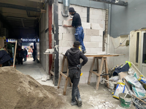 Bandırma Belediyesi, yenilenen Sevgi Yolu, modernize edilen Hal Binası ve uygun fiyatlı Kent Lokantaları ile şehre değer katmaya devam ediyor. Kaşif Acar Caddesi’ndeki Eski Belediye Binası’nda başlatılan kapsamlı restorasyon çalışmalarıyla tarihi miras korunuyor.