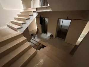 Bandırma Belediyesi’nin Ordu Caddesi’ndeki kız yurdu inşaatı tamamlanma aşamasına geldi. Modern ve konforlu bir yaşam alanı sunacak yurt, kısa süre içinde hizmete açılacak.