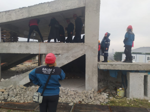 Balıkesir Büyükşehir Belediyesi İtfaiyesi, AFAD ve BALDAK ile düzenlediği arama kurtarma tatbikatı ve eğitimlerle afetlere hazırlık konusunda güçleniyor.