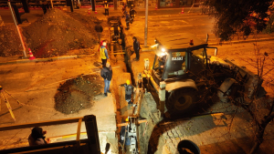 Balıkesir Su ve Kanalizasyon İdaresi (BASKİ), Karesi’deki su baskınlarını önlemek amacıyla yağmur suyu drenaj hattı projelerini hızlandırdı. DSİ’nin Çay Deresi çalışmalarıyla eş zamanlı yürütülen proje detayları haberimizde.