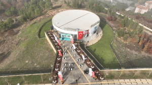 Balıkesir Büyükşehir Belediyesi, uygun fiyatlı ve kaliteli hizmet sunan Onhann Gurme Çamlık Restaurant’ı hizmete açtı. Gastronomi alanında eşsiz lezzetler sunacak restoran hakkında detaylar haberimizde.