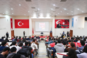 Balıkesir Büyükşehir Belediye Başkanı Ahmet Akın, gençlerle birlikte Balıkesir’in geleceğini şekillendireceklerini açıkladı. Kadın Hakları Günü’nde Atatürk’ün devrimlerine vurgu yaptı.