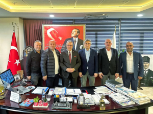 Bandırma Belediye Başkanı Dursun Mirza ve Teksüt Bandırmaspor Başkanı Serdar Kuter’in bir araya geldiği görüşmede, Bandırmaspor’un geleceği için iş birliği ve destek mesajı verildi.