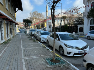  Bandırma Belediyesi, kaldırımlarda konfor ve estetik sağlamak amacıyla çevre dostu kompozit ızgaralar yerleştiriyor. Yayalar için daha güvenli ve modern bir şehir ortamı oluşturuluyor.
