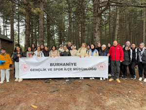 Burhaniye Gençlik ve Spor İlçe Müdürlüğü tarafından düzenlenen etkinlikte gençler Kazdağları’nda yürüyüş yaptı, yaban hayvanlarına yem bıraktı ve doğa temizliği gerçekleştirdi.