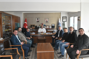 Altıeylül Belediye Başkanı Hakan Şehirli, Sındırgı ve Bigadiç’e ziyarette bulunarak belediye başkanlarıyla projeler üzerine görüştü. Belediyeler arası iş birliğinin güçlenmesi hedefleniyor.