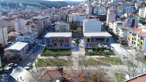 Altıeylül Belediye Başkanı Hakan Şehirli, canlı yayında belediye projeleri hakkında bilgi verdi. Belediye hizmet binası, Seyyid Ahmet Arvasi Parkı ve akıllı çöp sistemi gibi çalışmaların detaylarını açıkladı.