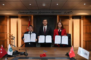 Balıkesir Büyükşehir Belediyesi, Balıkesir Üniversitesi ve Kent Konseyi iş birliğiyle kadınlara ücretsiz HPV aşısı uygulaması başlattı. İlk etapta 9-30 yaş arası Yakın Kart sahibi kadınlar faydalanacak.
