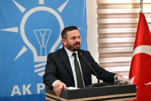 AK Parti Balıkesir İl Başkanı Mehmet Aydemir, Saraylar Mahallesi’ndeki mermer ocaklarının yeniden açılacağını müjdeledi. Bölge ekonomisi için büyük önem taşıyan bu gelişme, Türkiye’nin mermer ihracatına da katkı sağlayacak.