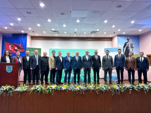 Bandırma Onyedi Eylül Üniversitesi’nin Ziraat Fakültesi lansmanına katılan Bandırma Belediye Başkanı Dursun Mirza, tarımsal kalkınma ve bilimsel tarım uygulamalarının önemine dikkat çekti.