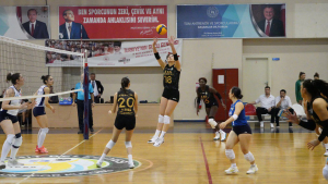 Edremit Belediyesi Altınolukspor, Voleybol Kadınlar 1. Ligi A Grubu’nda Havran Belediyespor’u 3-1 mağlup etti. Play-off yolunda kritik bir galibiyet alan Edremit ekibi, sıradaki maçında Bodrumspor ile karşılaşacak.