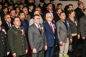 Burhaniye’de, İstiklal Marşı’nın kabulünün 104. yılı anısına özel bir program düzenlendi. Mehmet Akif Ersoy’un anıldığı etkinlikte yarışmalar ve gösteriler büyük ilgi gördü.