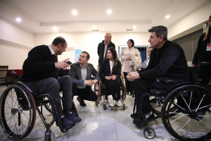 Balıkesir Büyükşehir Belediye Başkanı Ahmet Akın, özel gereksinimli bireyler ve aileleriyle iftar programında bir araya geldi. Engelsiz Balıkesir için hayata geçirilen projeleri ve sosyal destekleri anlatan Akın, "Öz evladınız emrinizde" mesajını verdi.