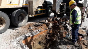 Ayvalık’ta içme suyu kayıplarını önlemek için harekete geçen BASKİ, 10 günde 55 km saha tarayarak 8 bin 640 kişinin su ihtiyacını karşılayacak bir kazanım sağladı. Detaylar haberimizde!