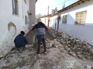 Burhaniye Belediyesi Fen İşleri Müdürlüğü, ilçede yol yapım, bakım ve onarım çalışmalarına hız kesmeden devam ediyor. Burhaniye’de ulaşım altyapısı güçlendirilirken, vatandaşların güvenli ve konforlu seyahati sağlanıyor.