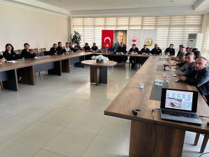 Altıeylül Belediyesi ALBAK ekibi, Balıkesir Orman Bölge ve Halk Eğitim Müdürlükleri iş birliğiyle orman yangınlarıyla mücadele eğitimi aldı. Gönüllü ekip, yangınlara karşı hazır.
