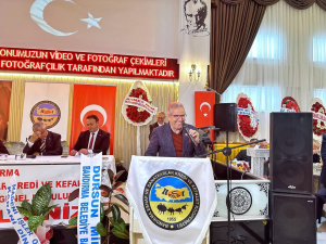 Bandırma Belediye Başkanı Dursun Mirza, Esnaf Kooperatifi Genel Kurulu'nda esnafa destek mesajları verdi. Yeni başkan Osman Çapar'ı tebrik etti ve Bandırma ekonomisine katkı vurgusu yaptı.
